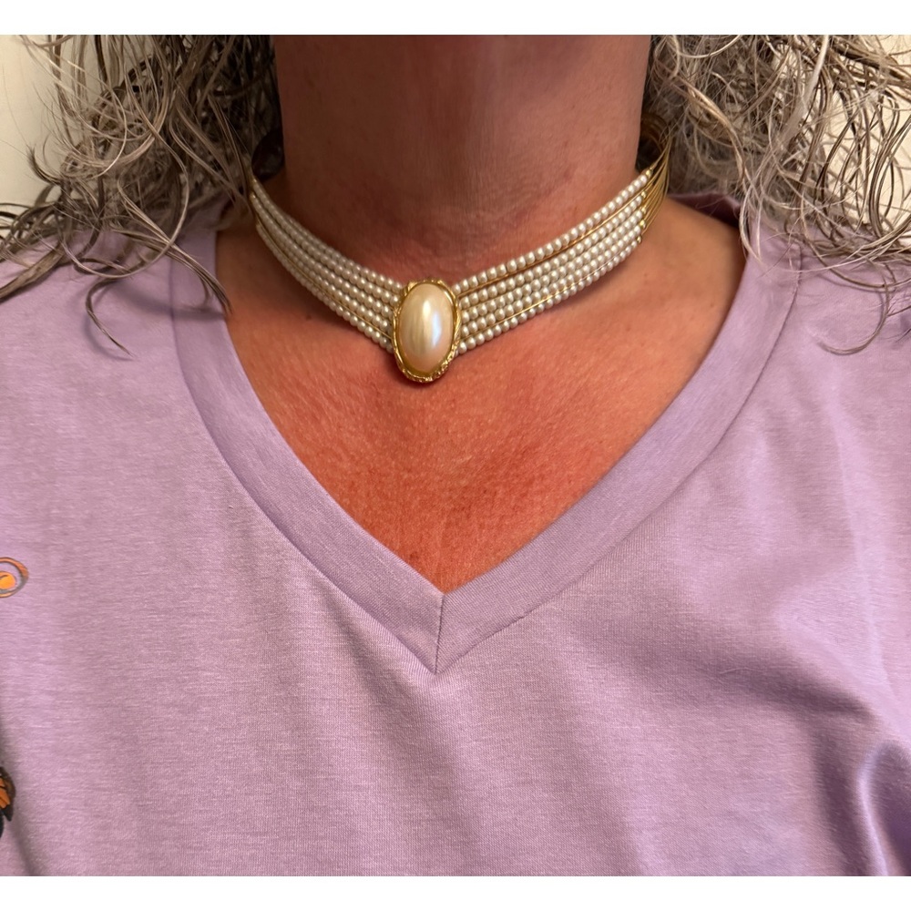 Elegant Gold Toned and Faux Pearl Choker/Necklace Sits at the Throat - Picture 8 of 10